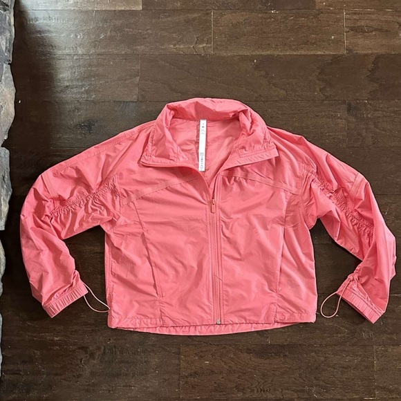 Lululemon-Lightweight Cropped Track Jacket-Raspberry Cream-size 8-NWOT - Picture 2 of 14